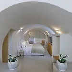 La Madeleine Oia (Santorini)